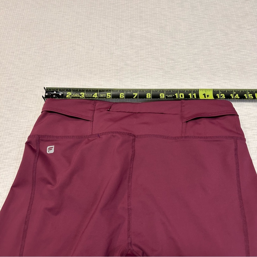Fabletics Mid Rise  Capri Legging Raspberry Purple Crop Pants Size‎ M - Picture 7 of 7